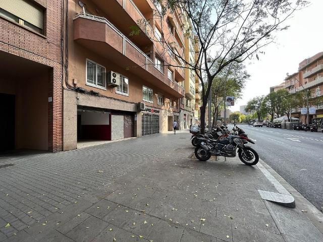 Local comercial en alquiler en paseo De Torras i Bages, Barcelona, de 100 m² 1 habitación por 2.150