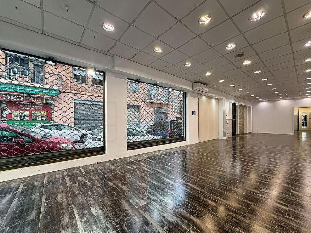 Local comercial en alquiler en paseo Dels Almogàvers, Sabadell, de 146 m² 1 habitación por 1.200