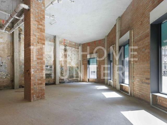 Local comercial en alquiler en paseo Maragall, Barcelona, de 102 m² por 1.768