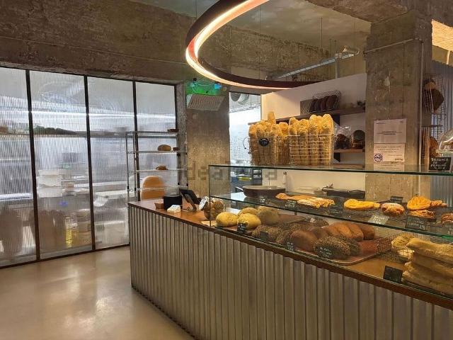 Local comercial en alquiler en plaza De la Vila de Gràcia, Barcelona, de 141 m² 7 habitaciones por 2.163
