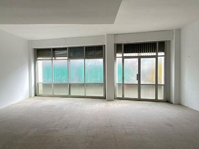 Local comercial en alquiler en plaza De L'estació, Barcelona, de 128 m² por 179.000