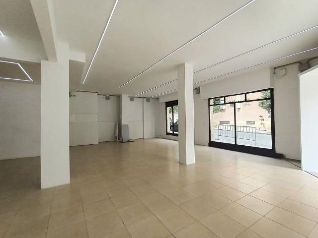 Local comercial en alquiler en plaza De Salvador Espriu, Viladecans, de 180 m² 2 habitaciones por 1.800