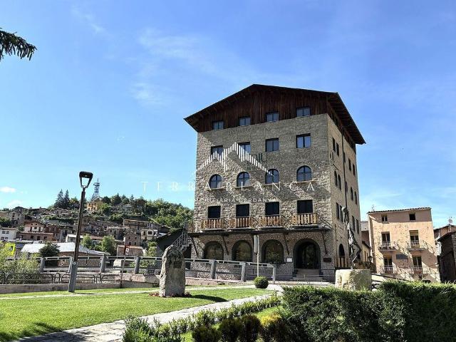 Local comercial en alquiler en plaza De Sant Eoli, Montellà i Martinet, de 220 m² por 2.400