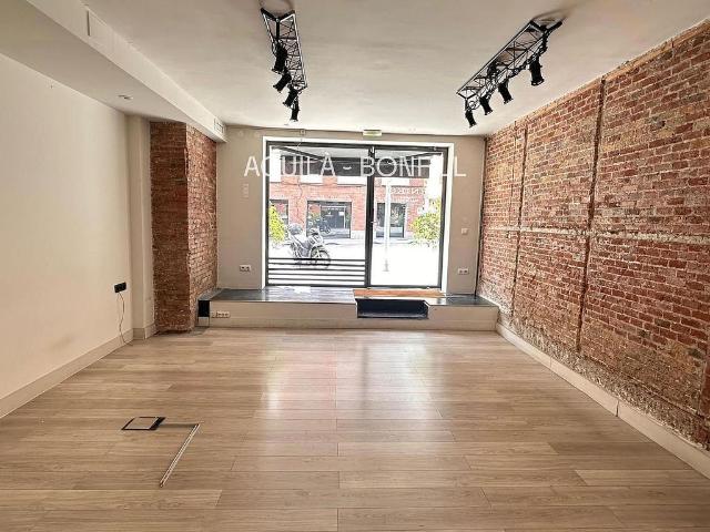 Local comercial en alquiler en plaza De Sant Gregori Taumaturg, Barcelona, de 45 m² por 2.350