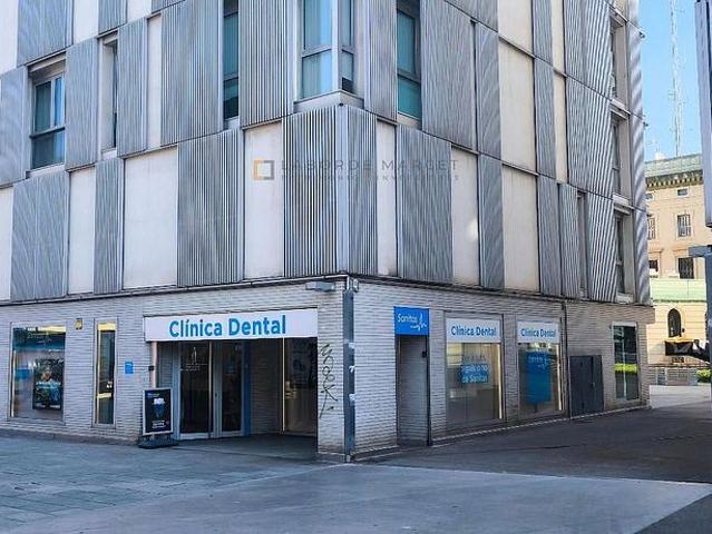 Local comercial en alquiler en plaza De Pau Vila, Barcelona, de 148 m² 1 habitación por 8.500