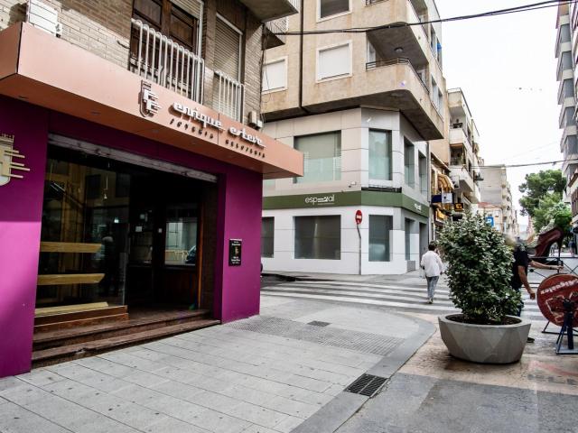 Local comercial en alquiler en pleno centro de Elda