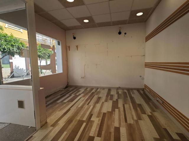 LOCAL COMERCIAL EN ALQUILER EN PLENO CENTRO DE FUENGIROLA