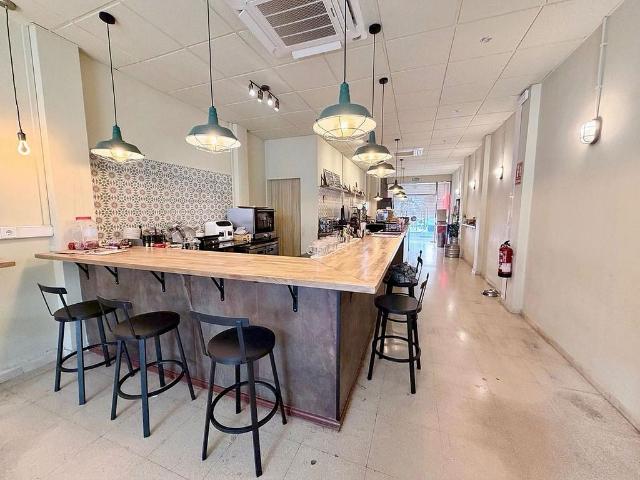 Local comercial en alquiler en Prat de Llobregat, El, de 100 m² 2 habitaciones por 1.000