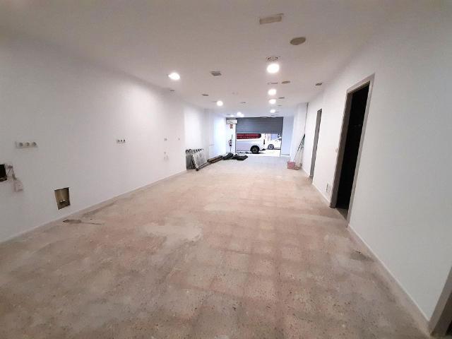 Local comercial en alquiler en Prat de Llobregat, El, de 120 m² por 1.100