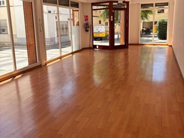 Local comercial en alquiler en Premià de Mar, de 75 m² por 700