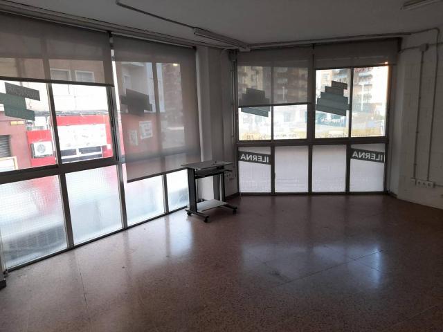 Local comercial en Alquiler en Príncep de Viana Clot Xalets Humbert Torres
