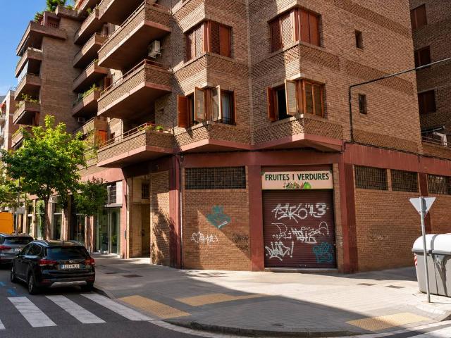 Local comercial en Alquiler en Príncep de Viana Clot Xalets Humbert Torres