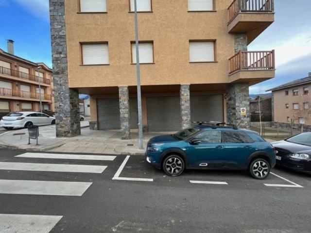 Local comercial en alquiler en Puigcerdà, de 90 m² 1 habitación por 800