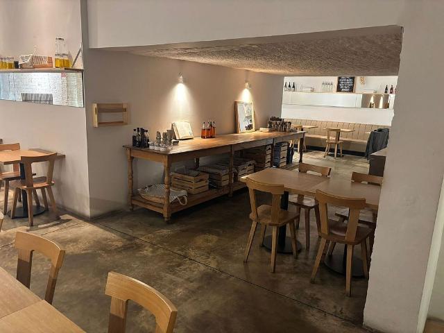 Local comercial en alquiler en ronda De Sant Antoni, Barcelona, de 450 m² 2 habitaciones por 5.500