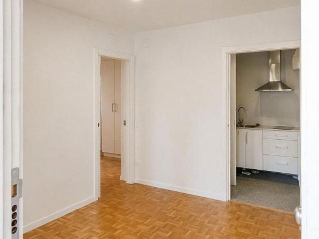 Local comercial en alquiler en ronda Del General Mitre, Barcelona, de 23 m² por 900