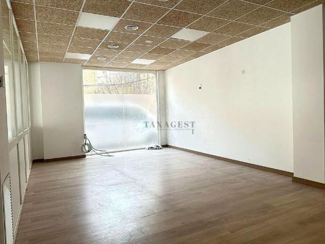 Local comercial en alquiler en Roquetes, de 135 m² 2 habitaciones por 600