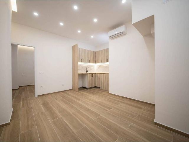Local comercial en alquiler en rambla De L'onze de Setembre, Barcelona, de 45 m² por 790