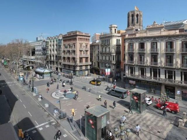 Local comercial en alquiler en rambla La, Barcelona, de 475 m² 7 habitaciones por 35.000