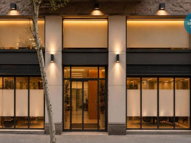Local comercial en alquiler en calle De València, Barcelona, de 871 m² por 8.200
