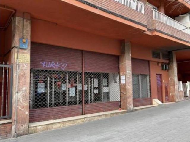 Local comercial en Alquiler en Riu Nord