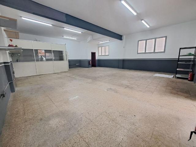 Local comercial en alquiler en Rubí, de 73 m² por 550