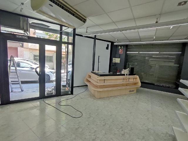 Local comercial en alquiler en Rubí, de 160 m² 2 habitaciones por 750