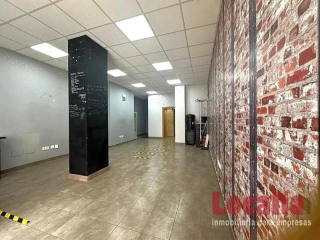 Local comercial en alquiler en Torrelavega, Calle Pando, 39300