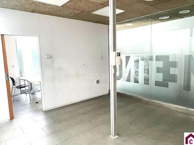 Local comercial en alquiler en Terrassa, de 167 m² por 700