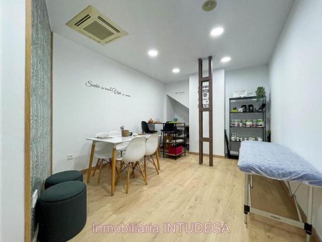 Local comercial en alquiler en Tudela, Calle Concarera, 31500