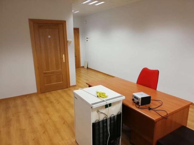 Local comercial en alquiler en Valdepeñas, Seis de Junio