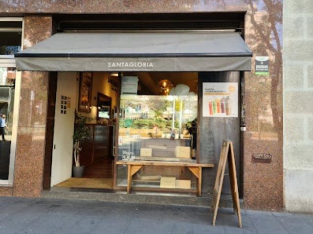 Local comercial en Alquiler en Vila de Gràcia