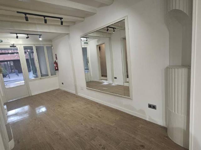 Local comercial en Alquiler en Vila de Gràcia