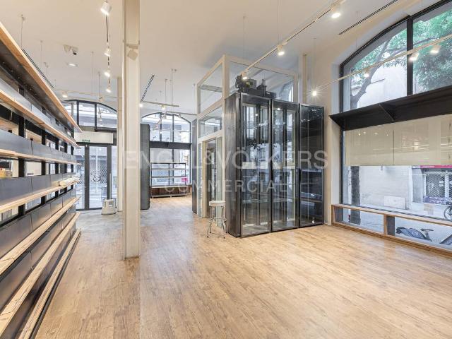 Local comercial en Alquiler en Vila de Gràcia