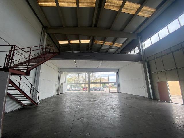 Nave industrial en alquiler en Vilafant, de 406 m² por 1.400