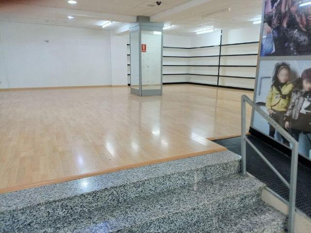 Local comercial en alquiler en Vilafranca del Penedès, de 270 m² por 1.950