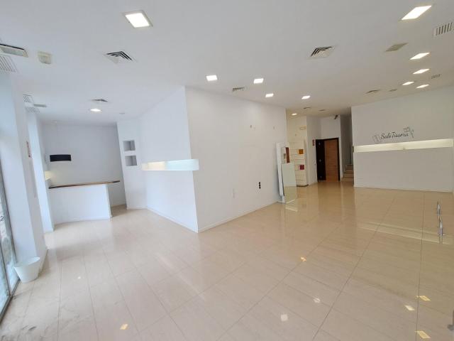 LOCAL COMERCIAL EN ALQUILER EN ZONA AYUNTAMIENTO