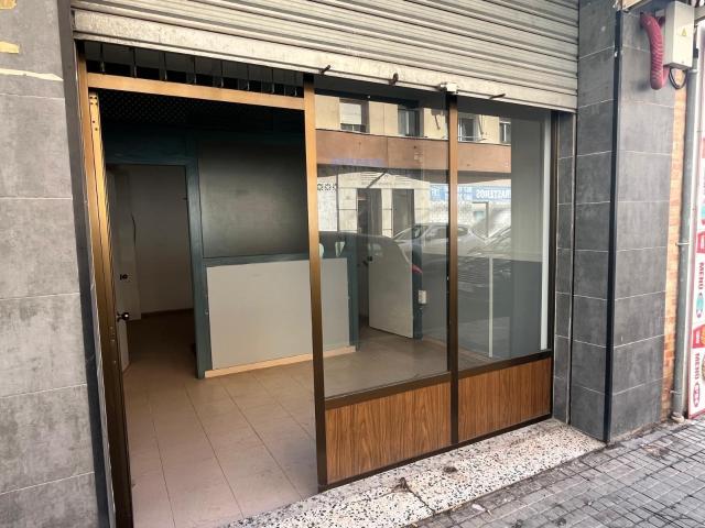 Local comercial en alquiler junto a la gasolinera de Cañero – 50 m2 y 4 m de fachada