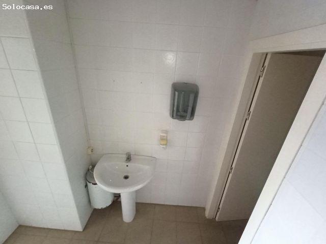 Local comercial en alquiler junto a la plaza de abastos de El Ejido