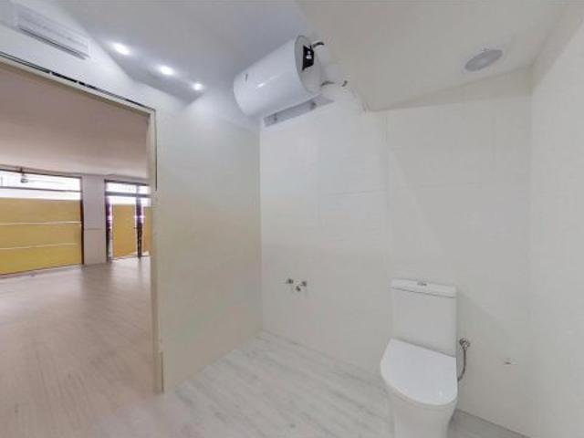 Local comercial en alquiler junto al Puerto Deportivo de Fuengirola | Gran visibilidad y salida de h