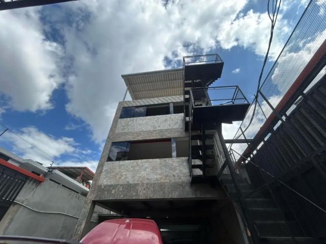 Local Comercial en Alquiler Santa Eduvigis Caracas