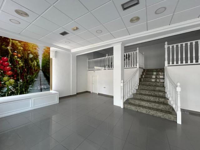 ¡Local comercial en Alquiler! Zona estratégica en Santo Domingo, El Ejido