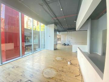 Local Comercial En Arriendo En Las Condes | Espacios por CLF 83.00 en Las Condes