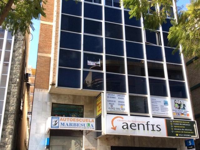Local comercial en Av Condes de San Isidro Fuengirola Málaga