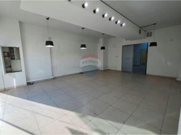Local comercial en av. La dehesa lo barnechea | Espacios por CLF 65.00 en Lo Barnechea