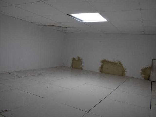 Local comercial en Avda Andalucía plaza Moguer