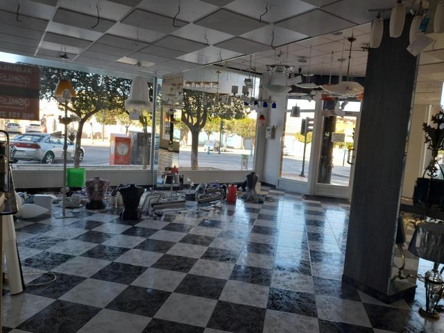 LOCAL COMERCIAL EN AVDA CONSTITUCION