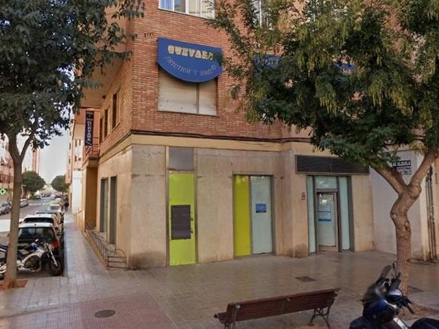 Local comercial en Avenida Valencia