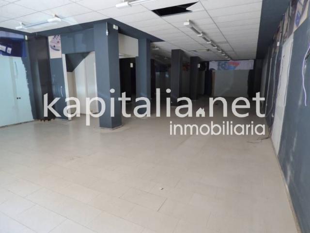 Local Comercial en Avenida Almaig con grandes posibilidades