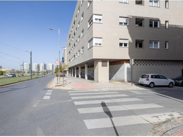 LOCAL COMERCIAL EN AVENIDA DE LA ILUSTRACIÓN – IDEAL PARA MÚLTIPLES NEGOCIOS GRANADA