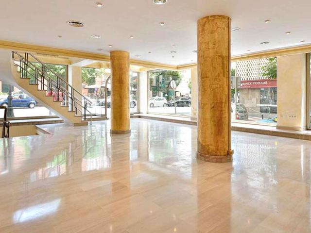 Local comercial en Avenida Ricardo Soriano en Marbella Centro en venta